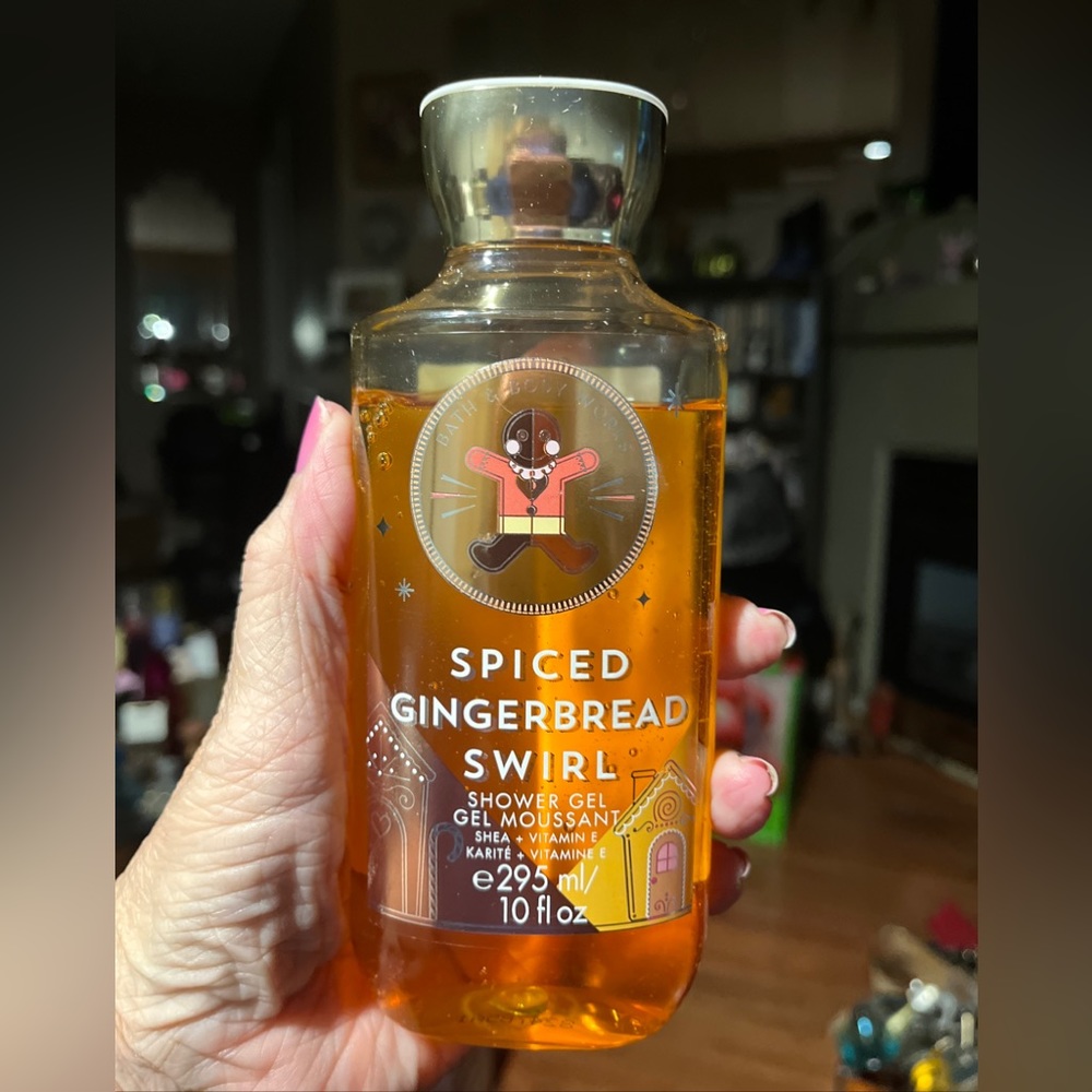 Bath and Body Works Spiced Gingerbread Swirl Shower Gel 295ml.  Lightly Used.